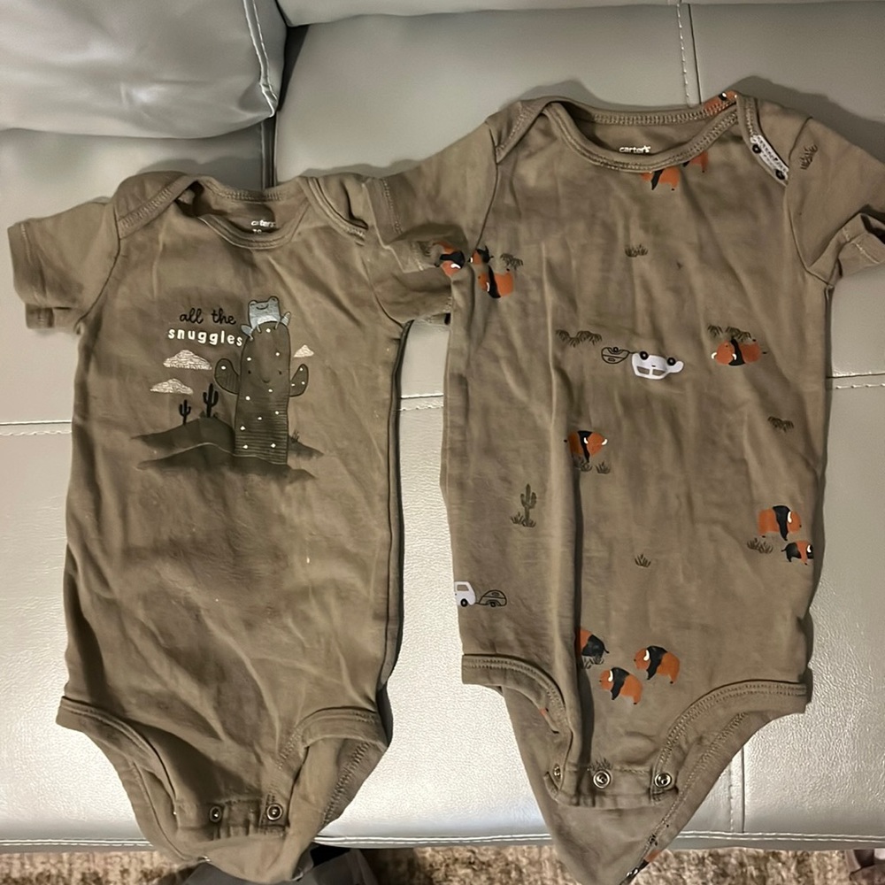 Short sleeve infant onesies